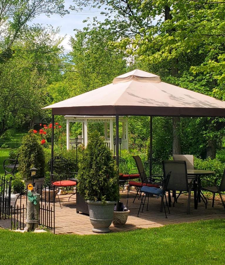 Hotel Lilly Pad Cedarburg Exterior foto