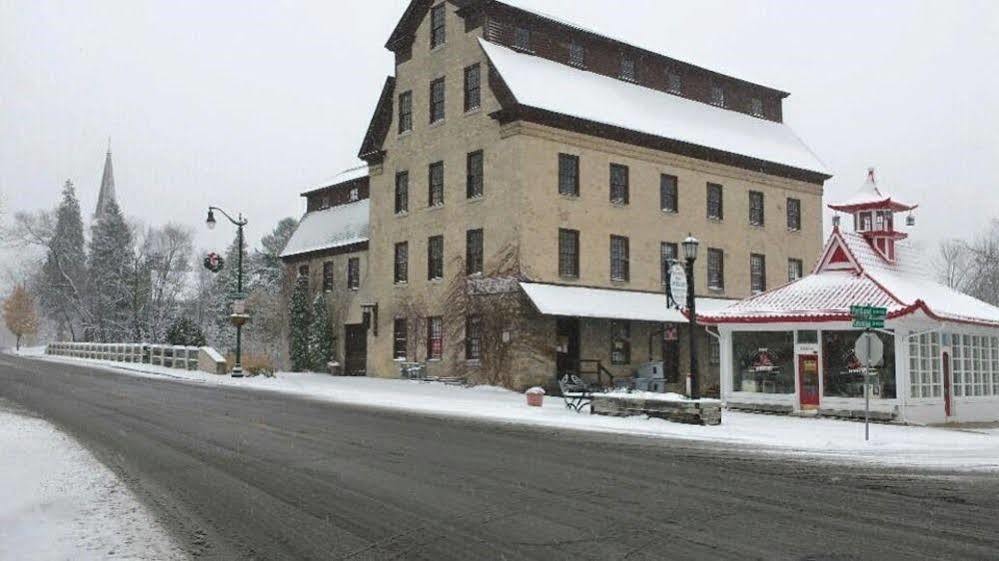 Hotel Lilly Pad Cedarburg Exterior foto